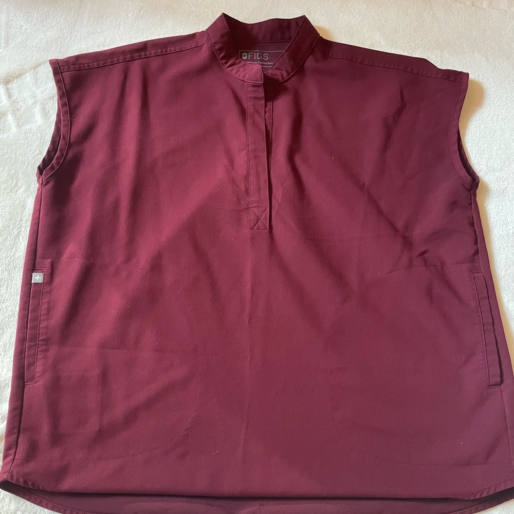 Figs maroon, scrub top, and great condition